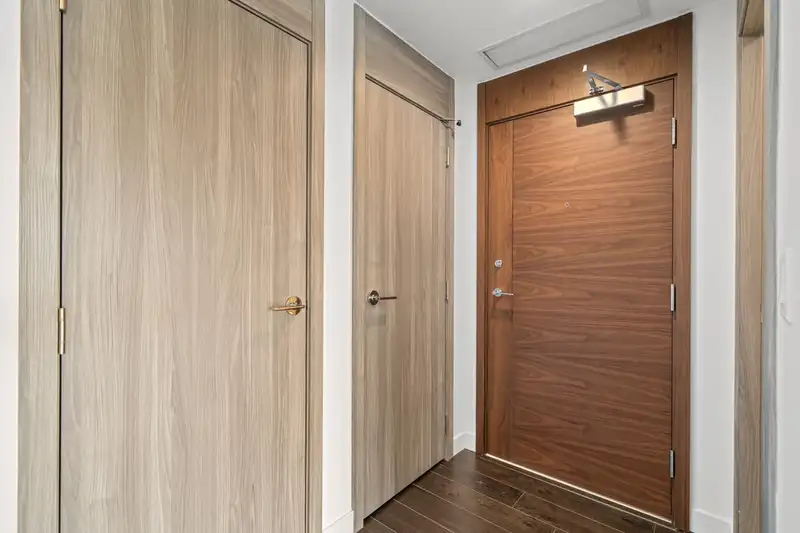 2505 4890 LOUGHEED HIGHWAY - photo 4 of 19