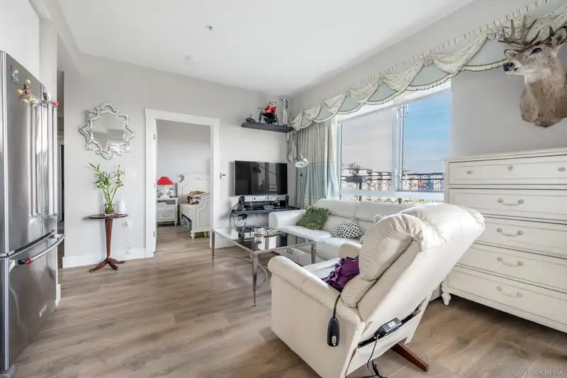 605 3588 SAWMILL CRESCENT - photo 3 of 25