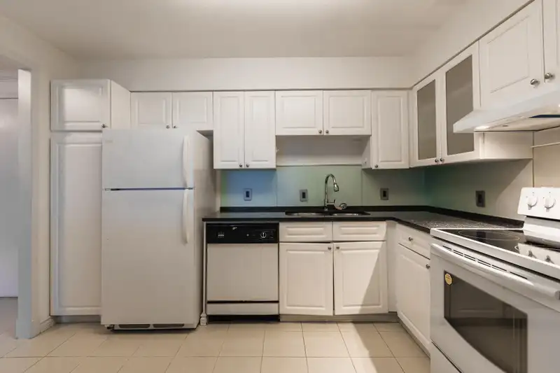 802 8811 LANSDOWNE ROAD - photo 4 of 32