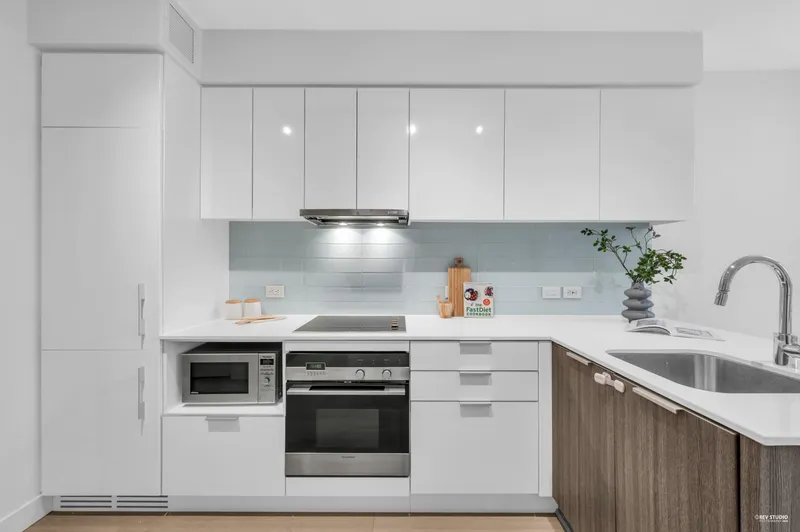 1605 1308 HORNBY STREET - photo 2 of 25