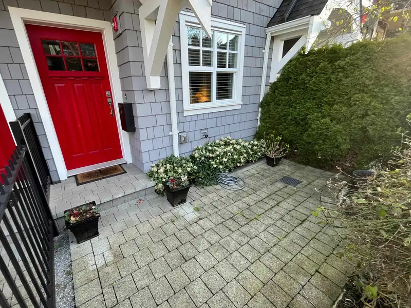 922 W 15TH AVENUE - photo 4 of 26