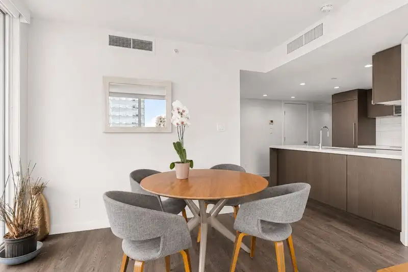 1408 8189 CAMBIE STREET - photo 4 of 19