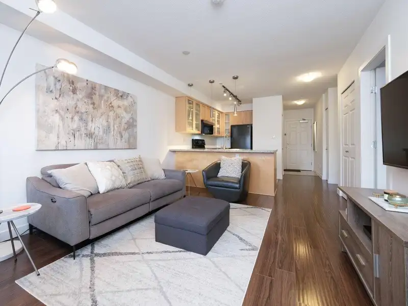 202 702 E KING EDWARD AVENUE - photo 1 of 24