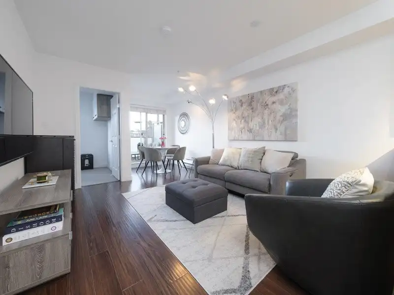 202 702 E KING EDWARD AVENUE - photo 2 of 24