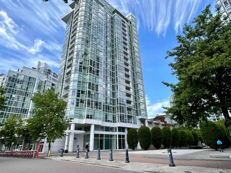 1106 1077 MARINASIDE CRESCENT - photo 2 of 40