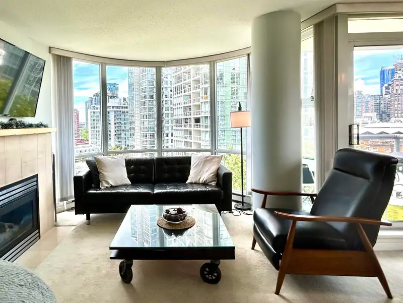 1106 1077 MARINASIDE CRESCENT - photo 3 of 40
