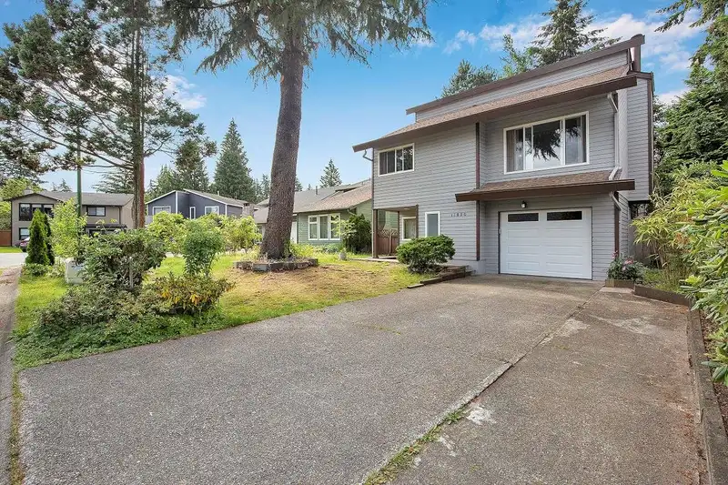 11820 STAPLES CRESCENT - photo 1 of 28