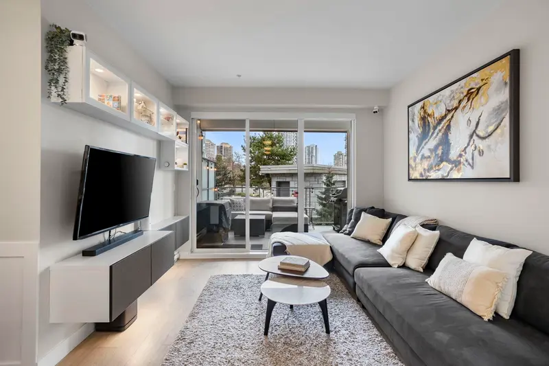 221 1768 GILMORE AVENUE - photo 2 of 25