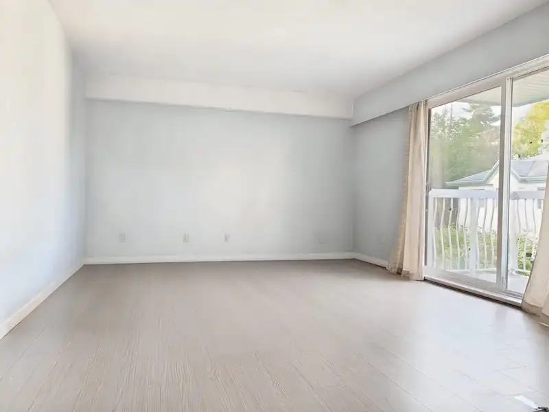 114 6420 BUSWELL STREET - photo 2 of 14