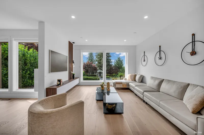 2175 KINGS AVENUE - photo 3 of 25