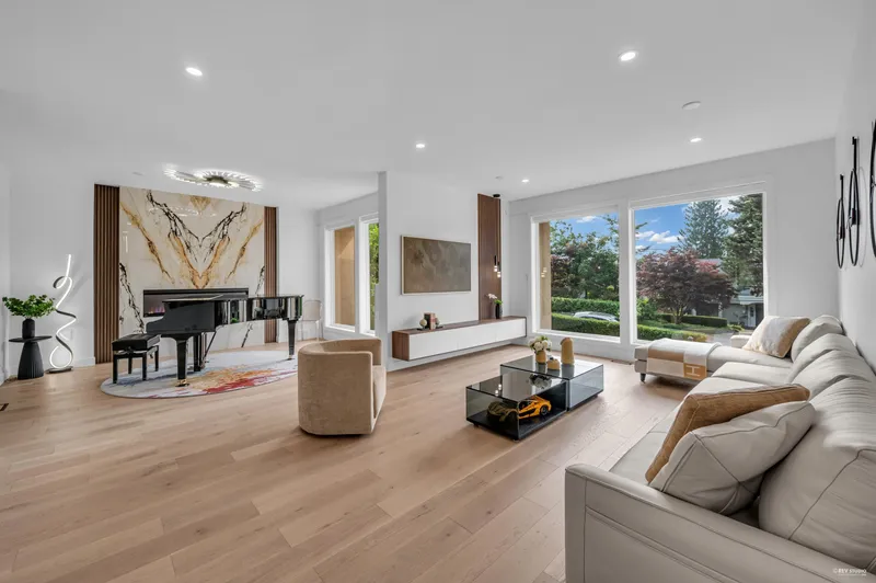 2175 KINGS AVENUE - photo 4 of 25