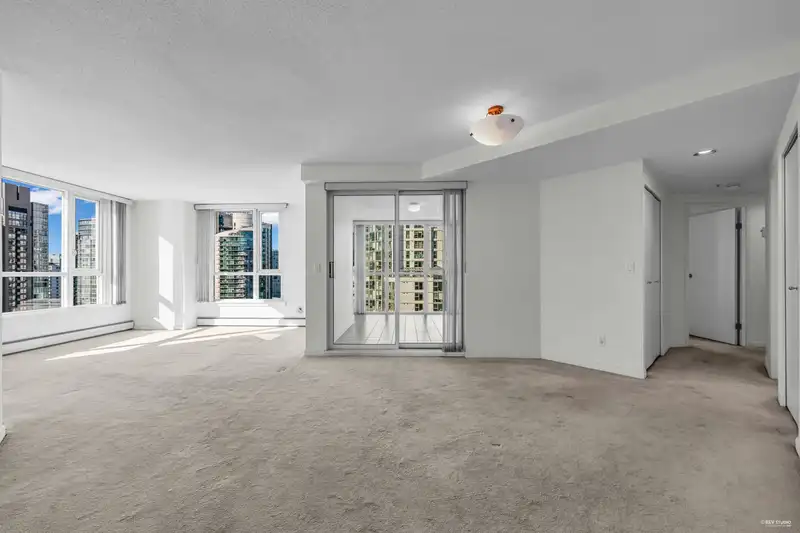 2701 388 DRAKE STREET - photo 4 of 37