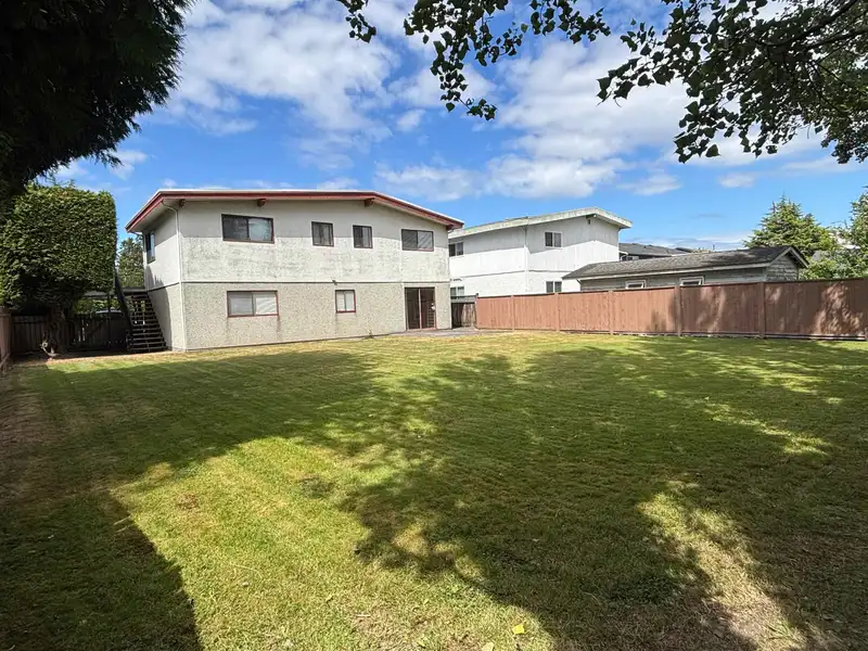 6300 CONSTABLE DRIVE - photo 4 of 18