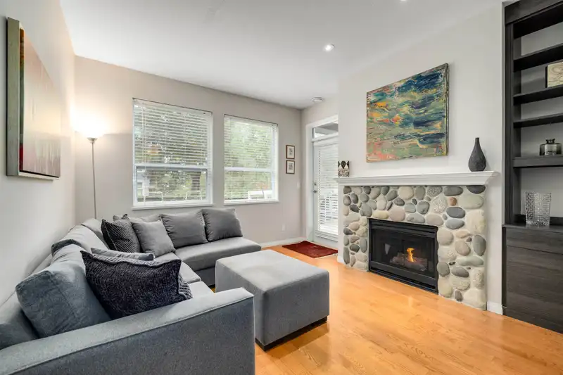 121 12931 RAILWAY AVENUE - photo 3 of 26