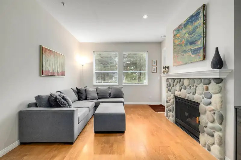 121 12931 RAILWAY AVENUE - photo 4 of 26