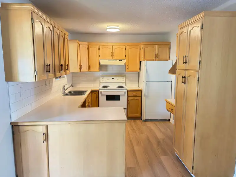 7900 FULMAR STREET - photo 4 of 17