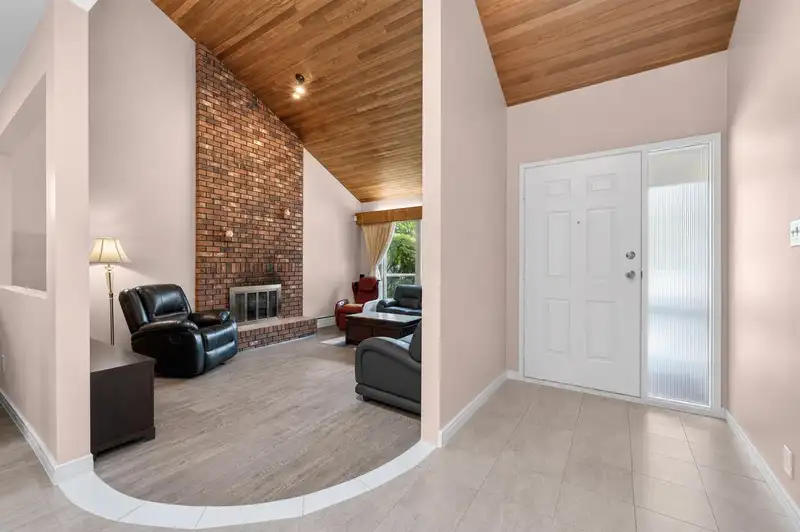 10441 HOLLYBANK DRIVE - photo 3 of 21