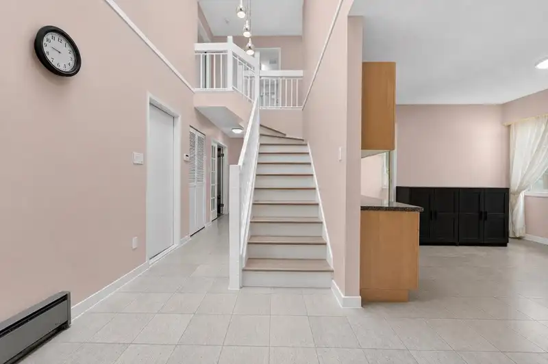 10441 HOLLYBANK DRIVE - photo 4 of 21