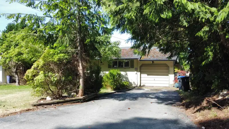 4731 LAUREL AVENUE - photo 1 of 19