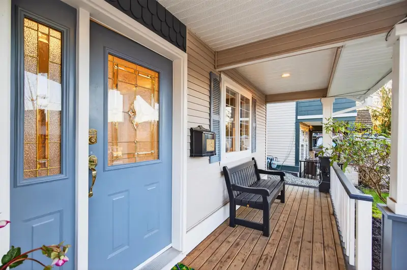 21628 47A AVENUE - photo 2 of 25