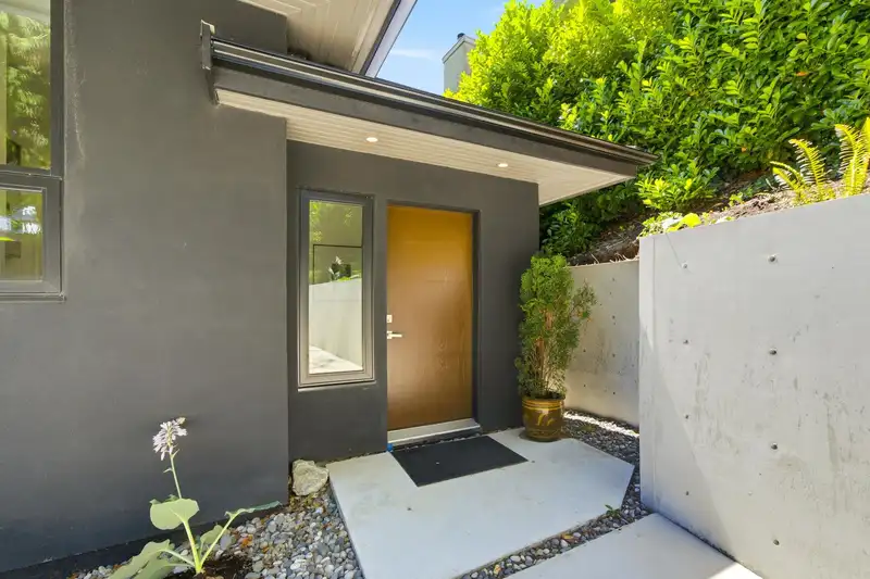 2508 NELSON AVENUE - photo 2 of 40