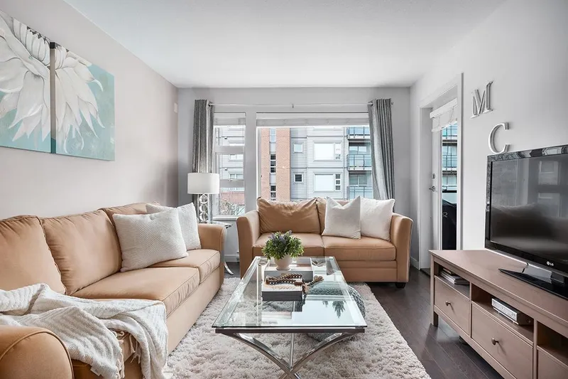 301 1673 LLOYD AVENUE - photo 2 of 21