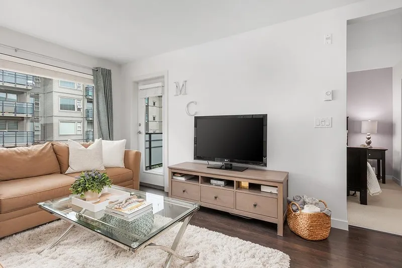 301 1673 LLOYD AVENUE - photo 3 of 21