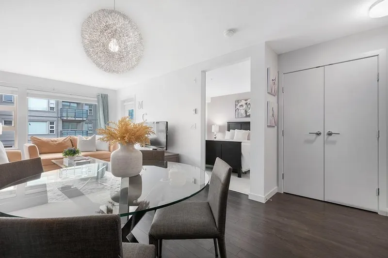 301 1673 LLOYD AVENUE - photo 4 of 21