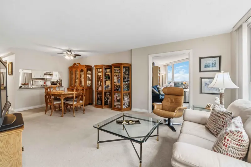 808 6055 NELSON AVENUE - photo 4 of 25