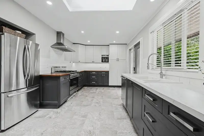 1102 GRANDVIEW ROAD - photo 3 of 37