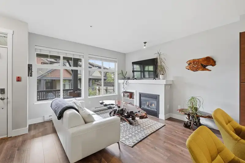 56 19478 65 AVENUE - photo 2 of 37
