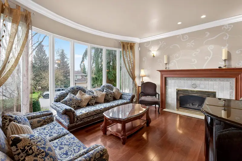 18048 99A AVENUE - photo 4 of 25