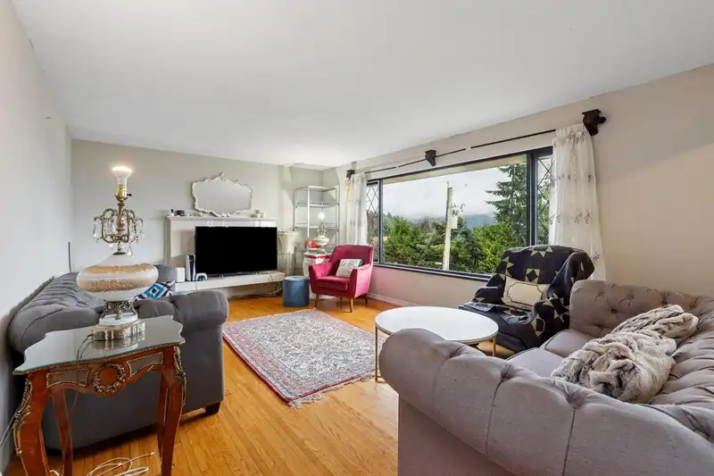 556 BALLANTREE ROAD - photo 2 of 39