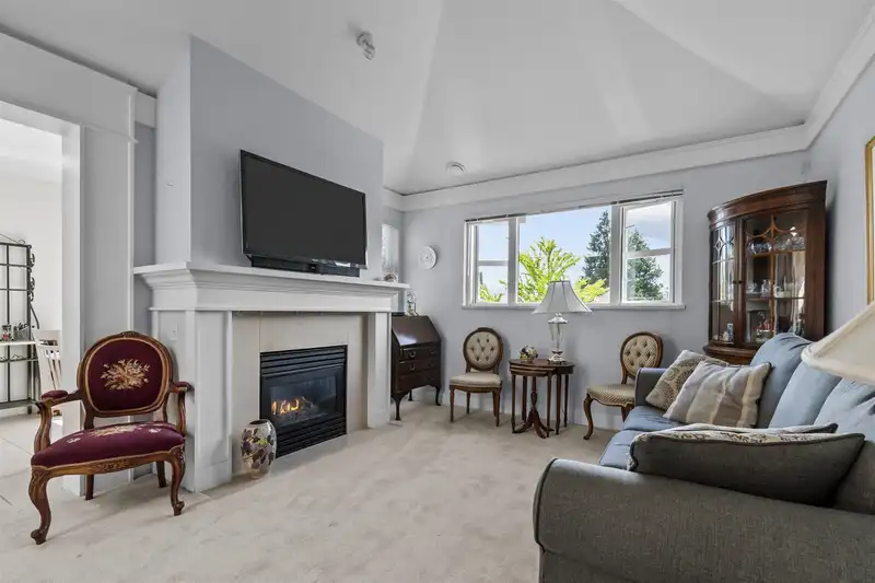 304 3088 W 41ST AVENUE - photo 4 of 26