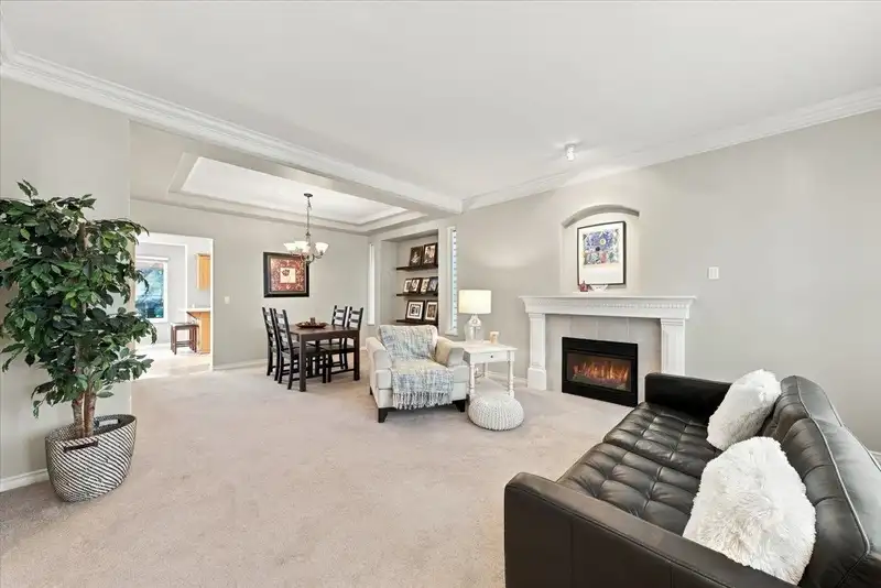 24100 102 AVENUE - photo 3 of 37