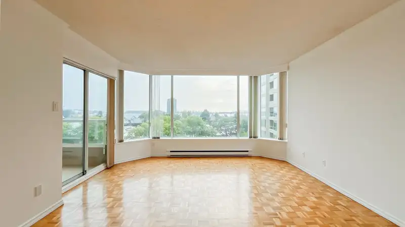 606 1045 QUAYSIDE DRIVE - photo 4 of 28
