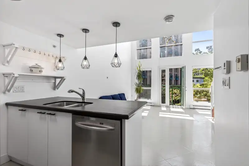309 1 E CORDOVA STREET - photo 2 of 38