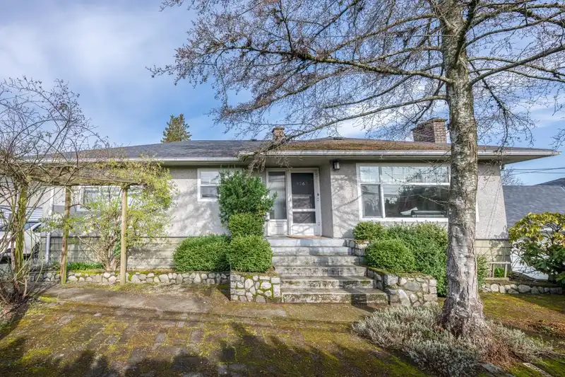 9263 10TH AVENUE - photo 4 of 33