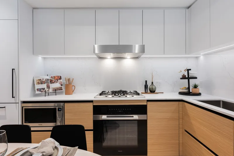 253 477 W 28TH AVENUE - photo 2 of 18