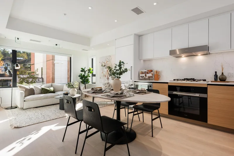 253 477 W 28TH AVENUE - photo 3 of 18