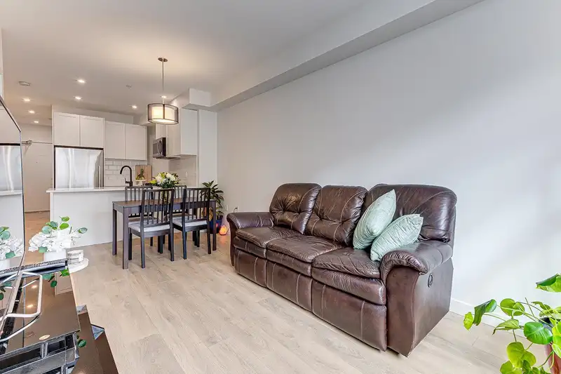 302 5415 BRYDON CRESCENT - photo 4 of 35