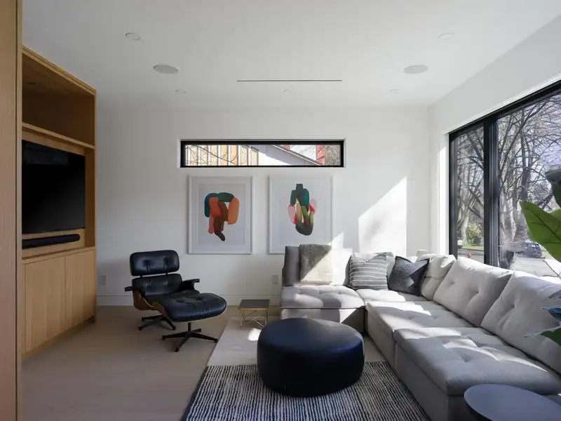 91 E 40TH AVENUE - photo 4 of 39