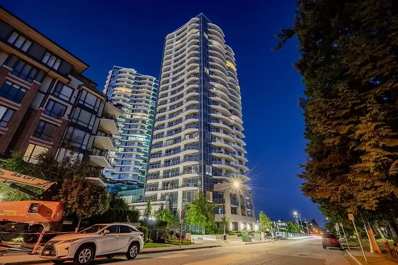 1805 1500 MARTIN STREET - photo 1 of 32