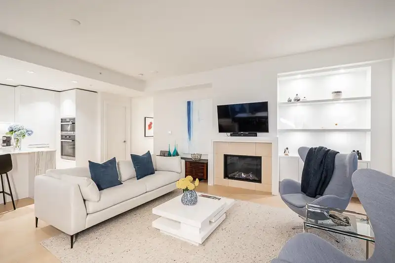 1805 1500 MARTIN STREET - photo 4 of 32