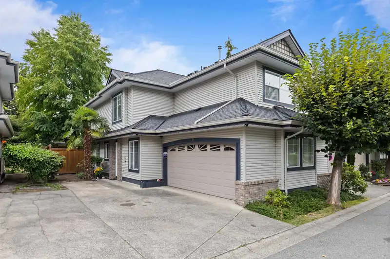 8 8111 160 STREET - photo 2 of 35