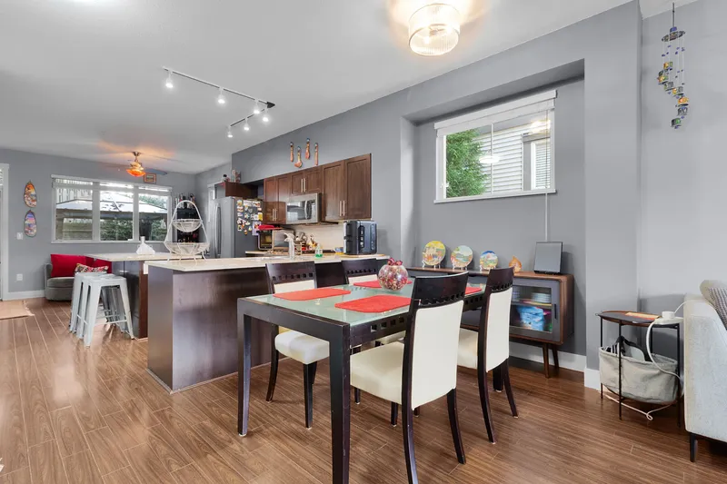 40 20326 68 AVENUE - photo 4 of 25