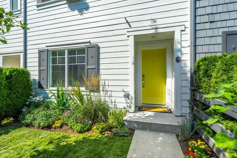 13 127 172 STREET - photo 3 of 40