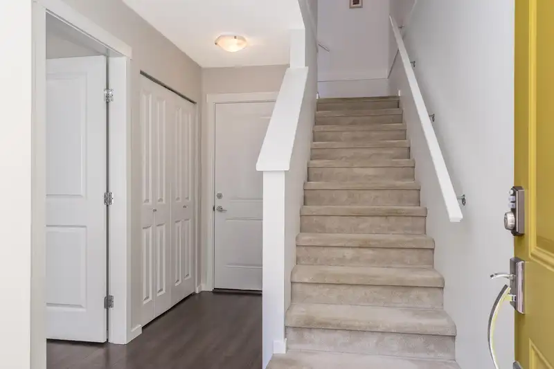 13 127 172 STREET - photo 4 of 40