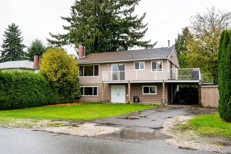 10080 AINTREE CRESCENT - photo 1 of 37