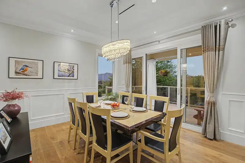 5635 OAKGLEN DRIVE - photo 4 of 40